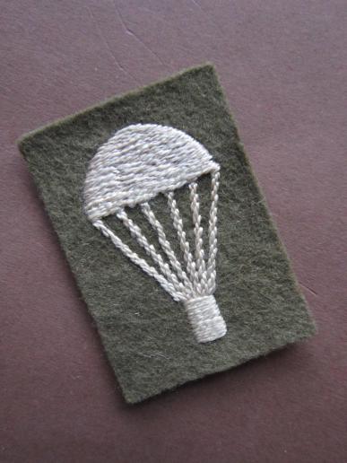 A British Airborne 'Light Bulp' qualification badge