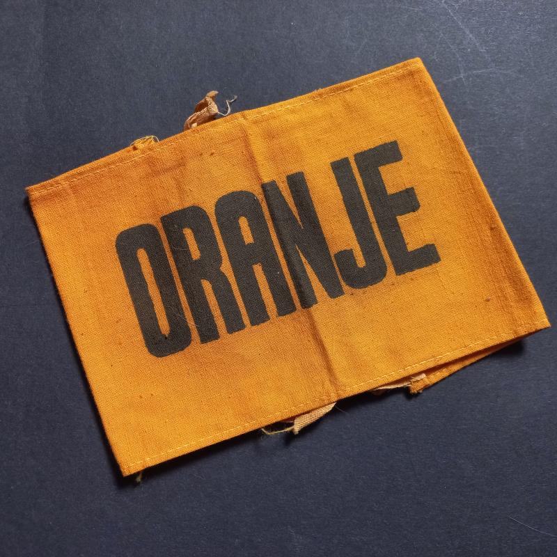 A very attractive - now days scarcely found - Dutch 'standard issued' - (entirely printed) so called ORANJE - slighty used resistance arm band