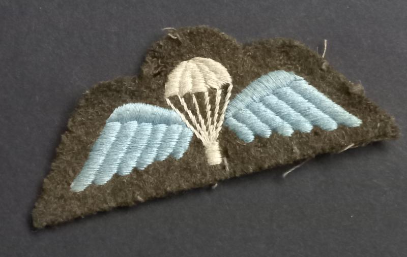 A attractive and issued mid war period standard British parachute qualification wing