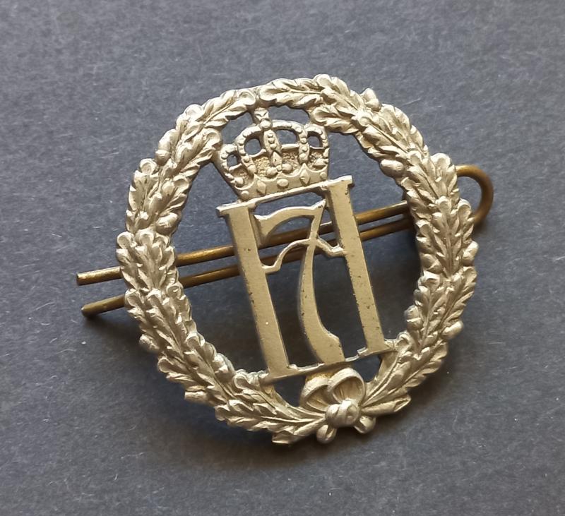 A superb and difficult to find (British made) Norwegian Free Forces Haakon 7 NCO's capbadge