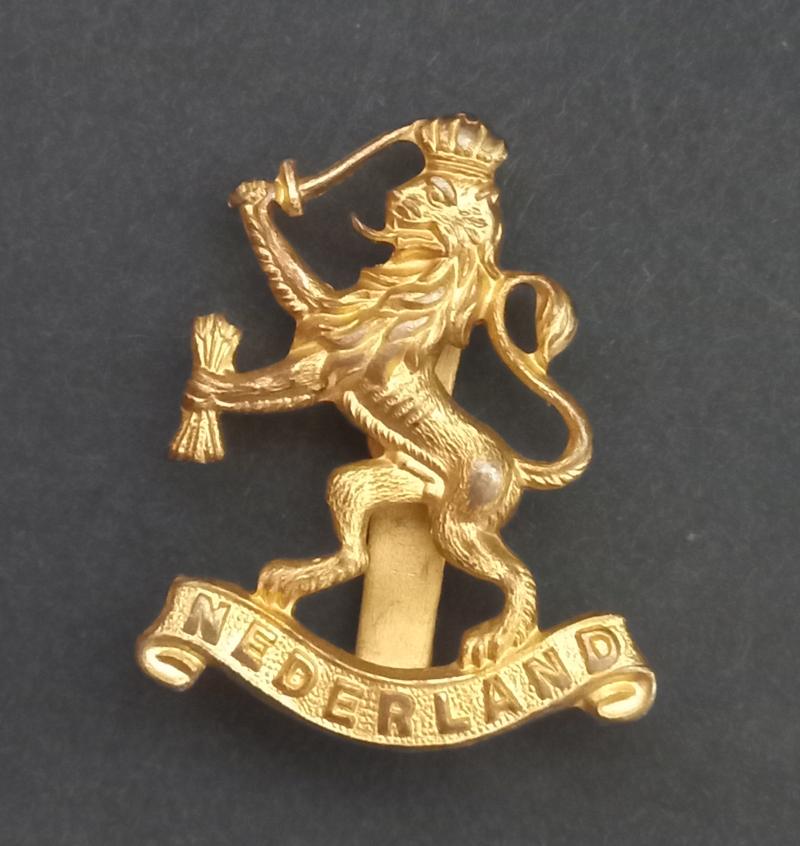 A attractive Free Dutch Forces Officers (British made unfortnatly not marked) Nederland cap badge