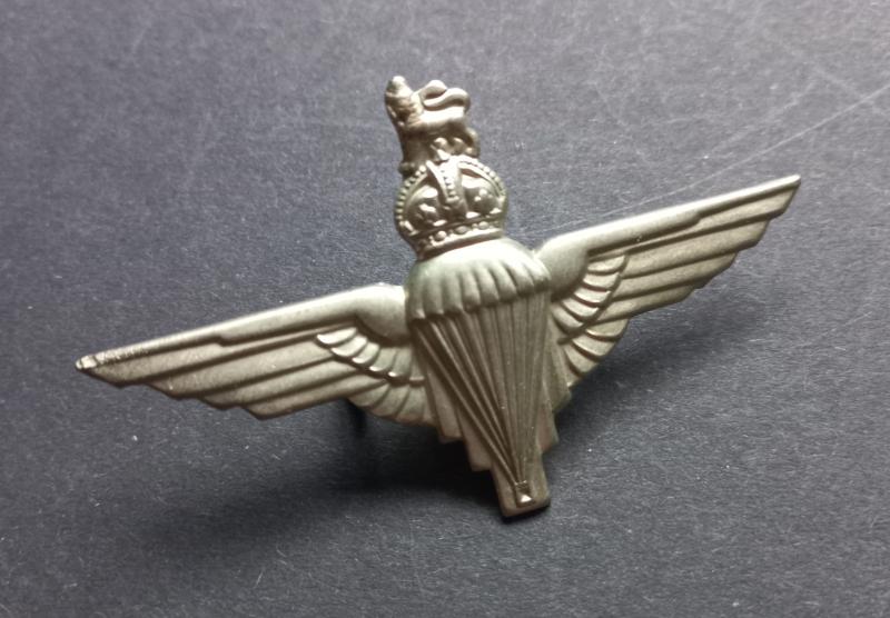 A attractive  - standard wartime issued - capbadge to the Parachute Regiment
